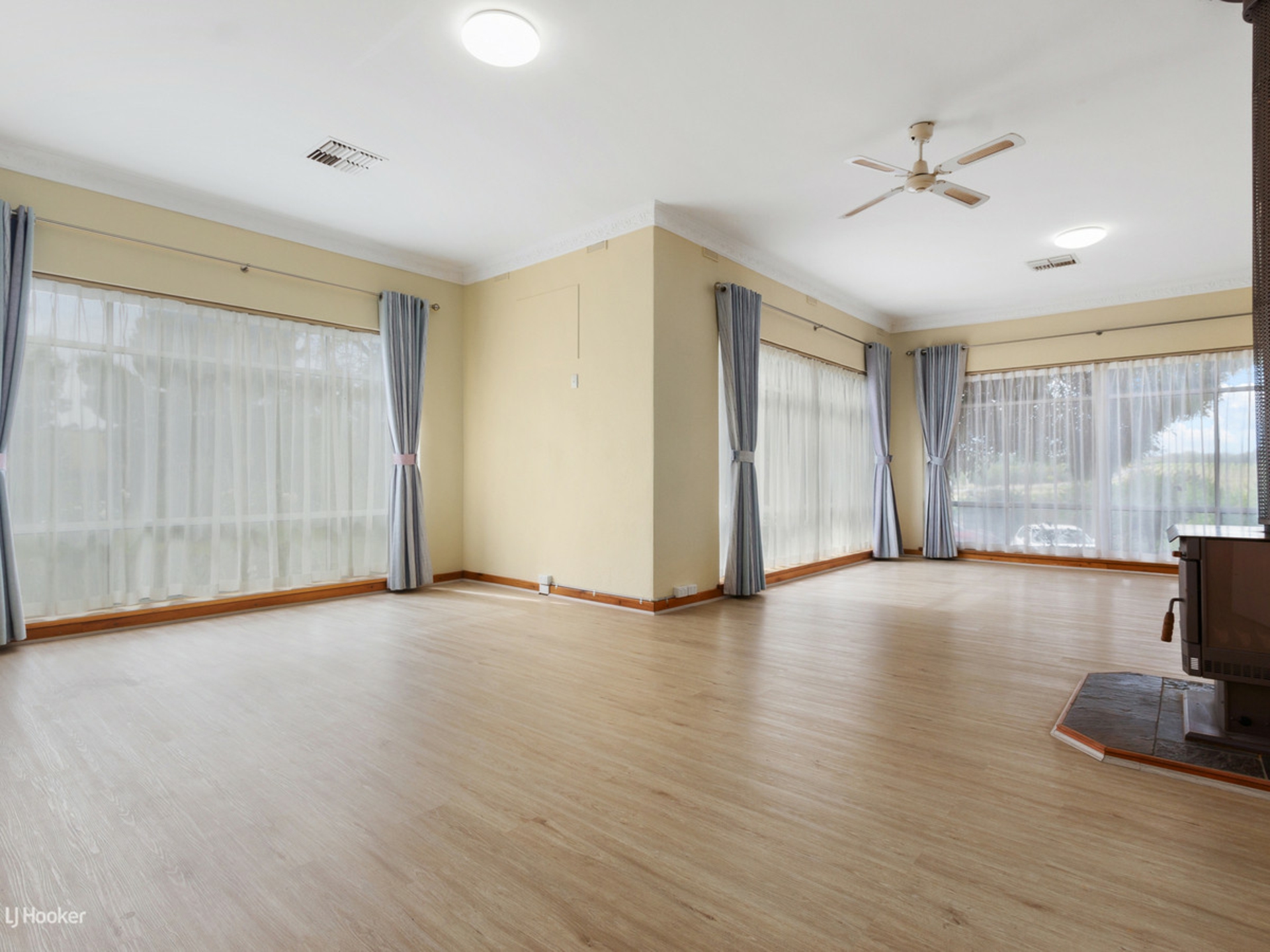130 Hermann Thumm Drive — photo 2 of 13