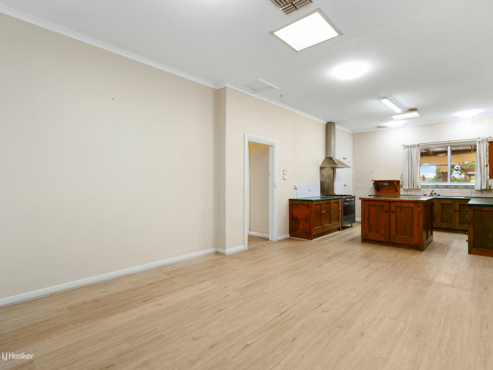130 Hermann Thumm Drive — photo 4 of 13
