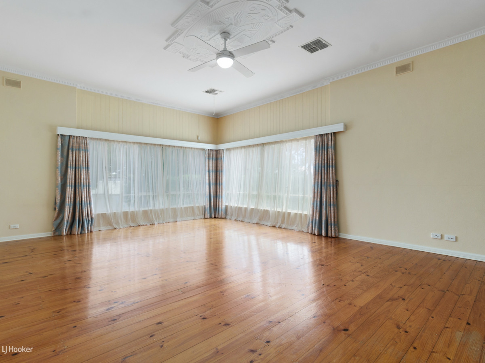 130 Hermann Thumm Drive — photo 7 of 13