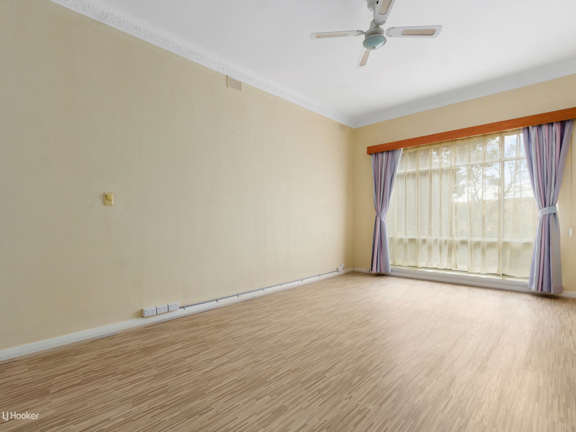 130 Hermann Thumm Drive — photo 8 of 13
