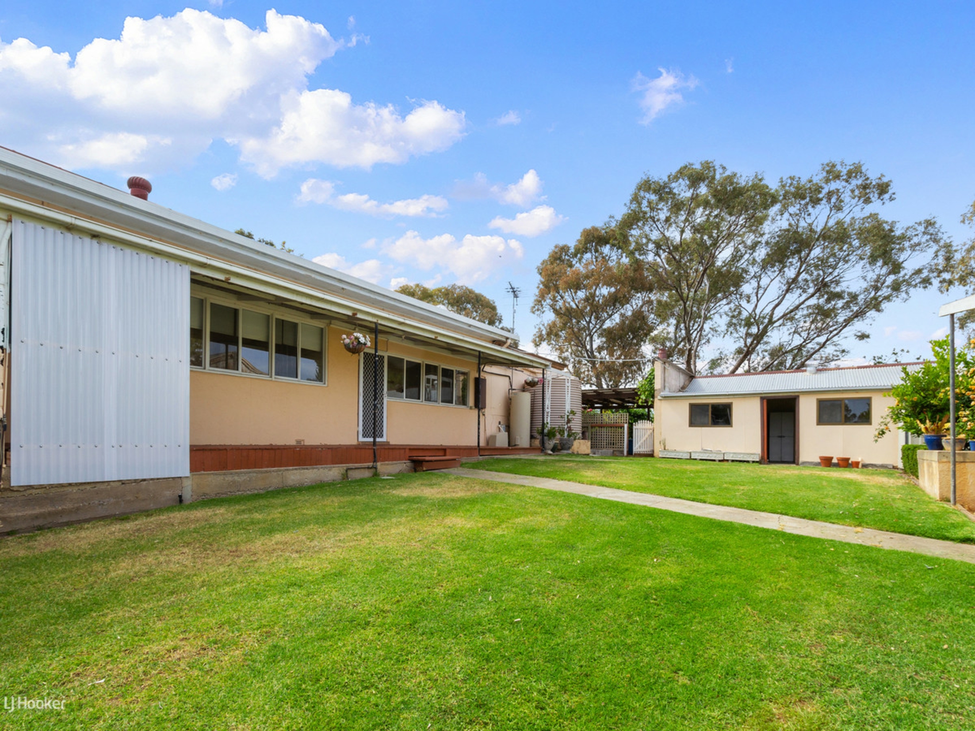 130 Hermann Thumm Drive — photo 12 of 13