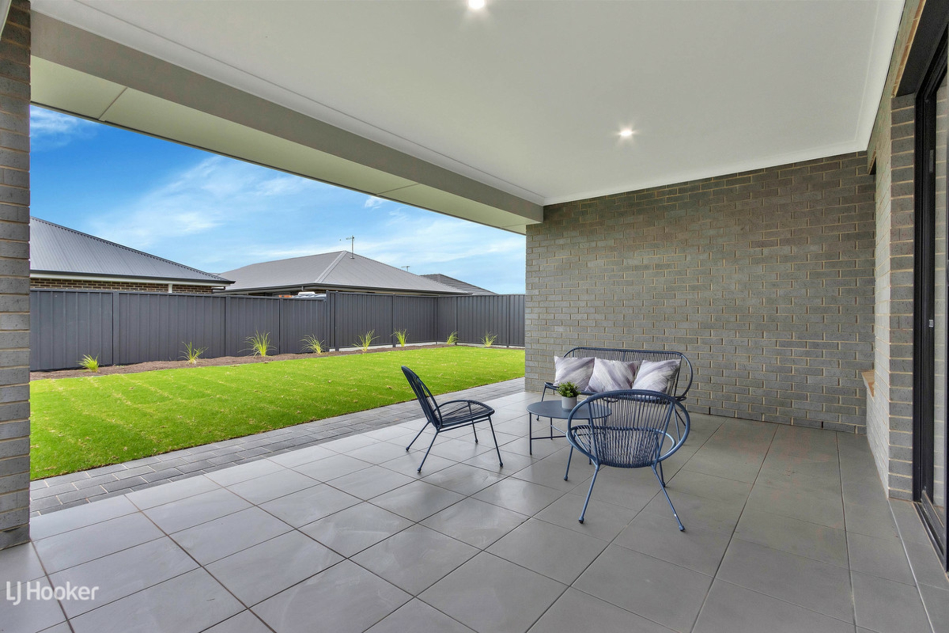5 Midas Street — photo 2 of 3