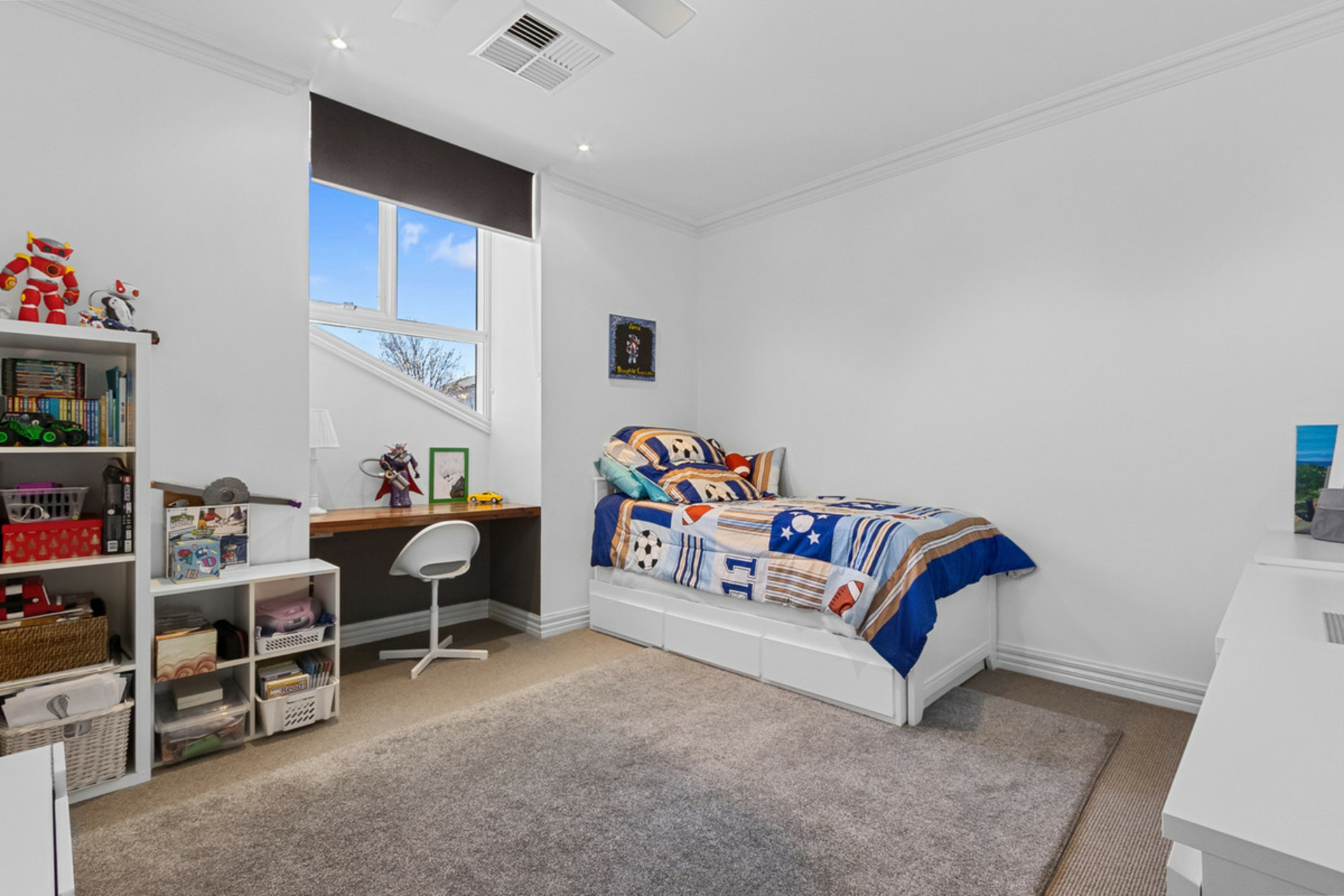 18 Wellington Close — photo 17 of 25