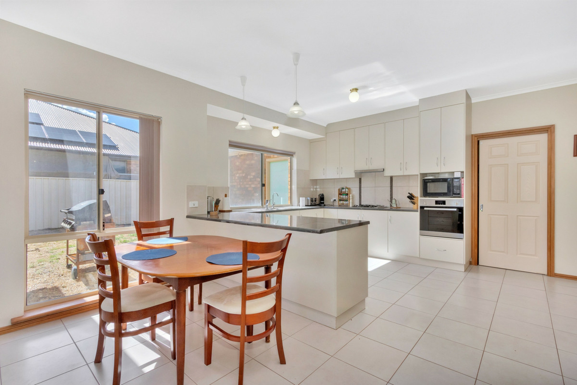 14 Semmens Crescent — photo 9 of 18