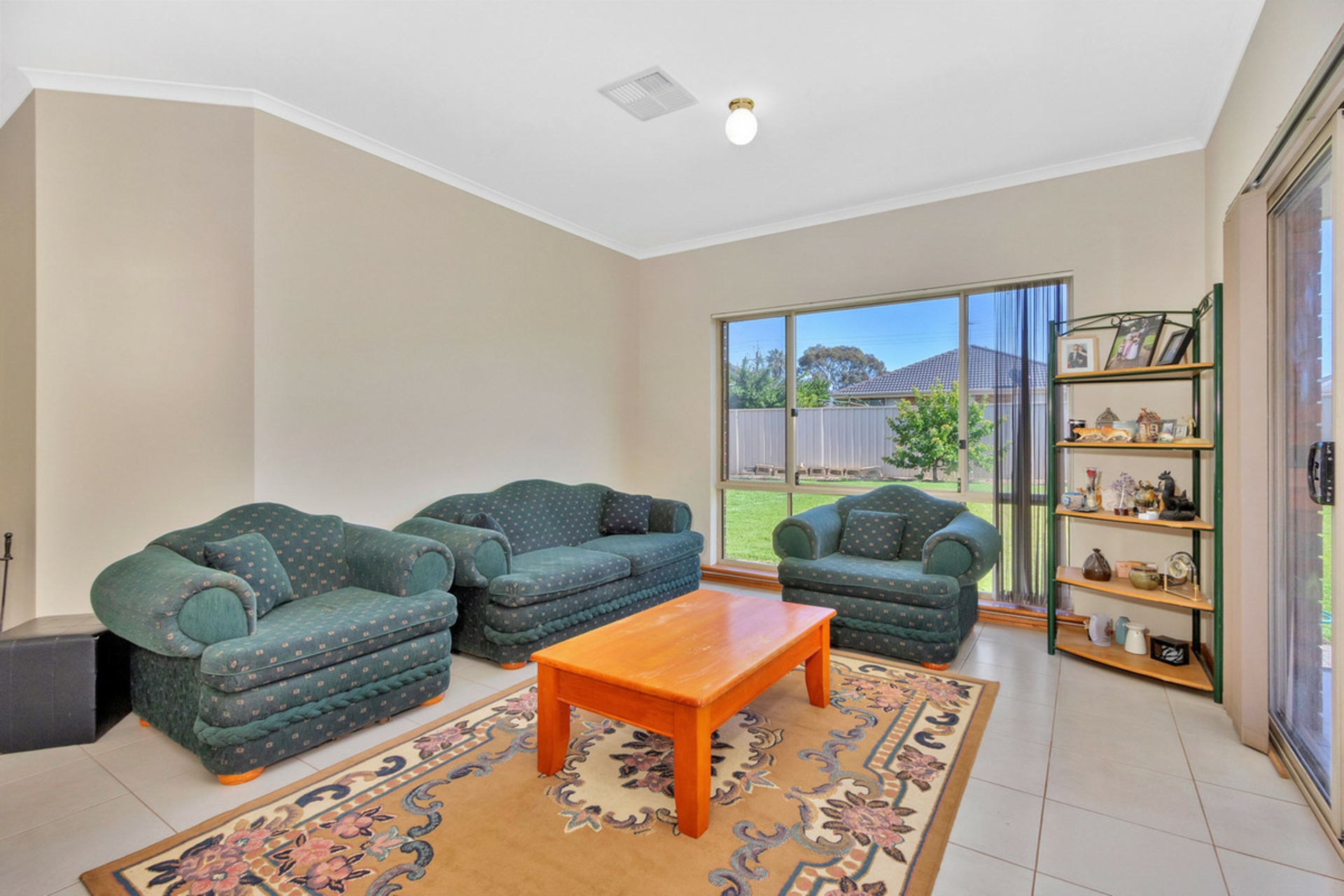 14 Semmens Crescent — photo 10 of 18