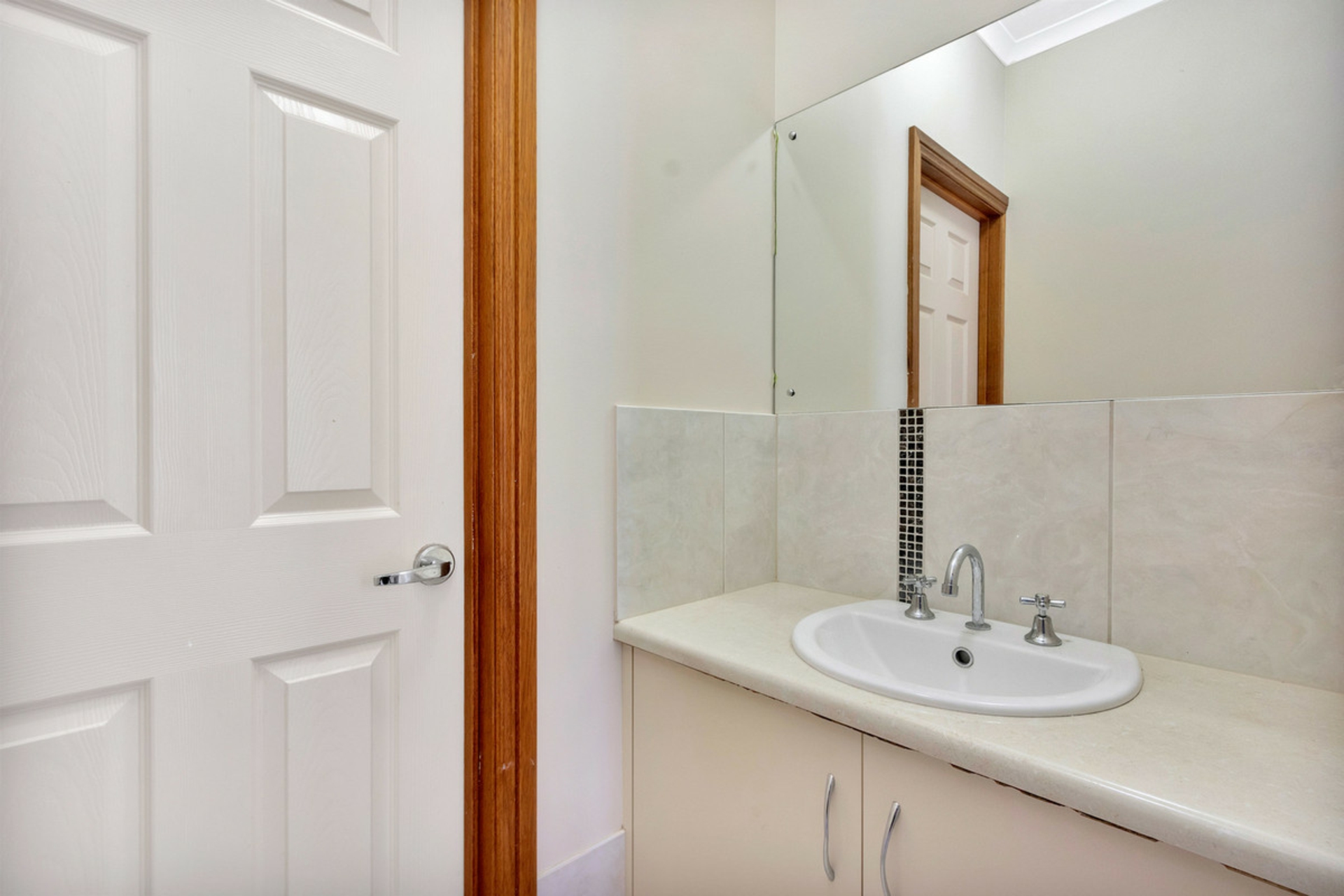 14 Semmens Crescent — photo 14 of 18