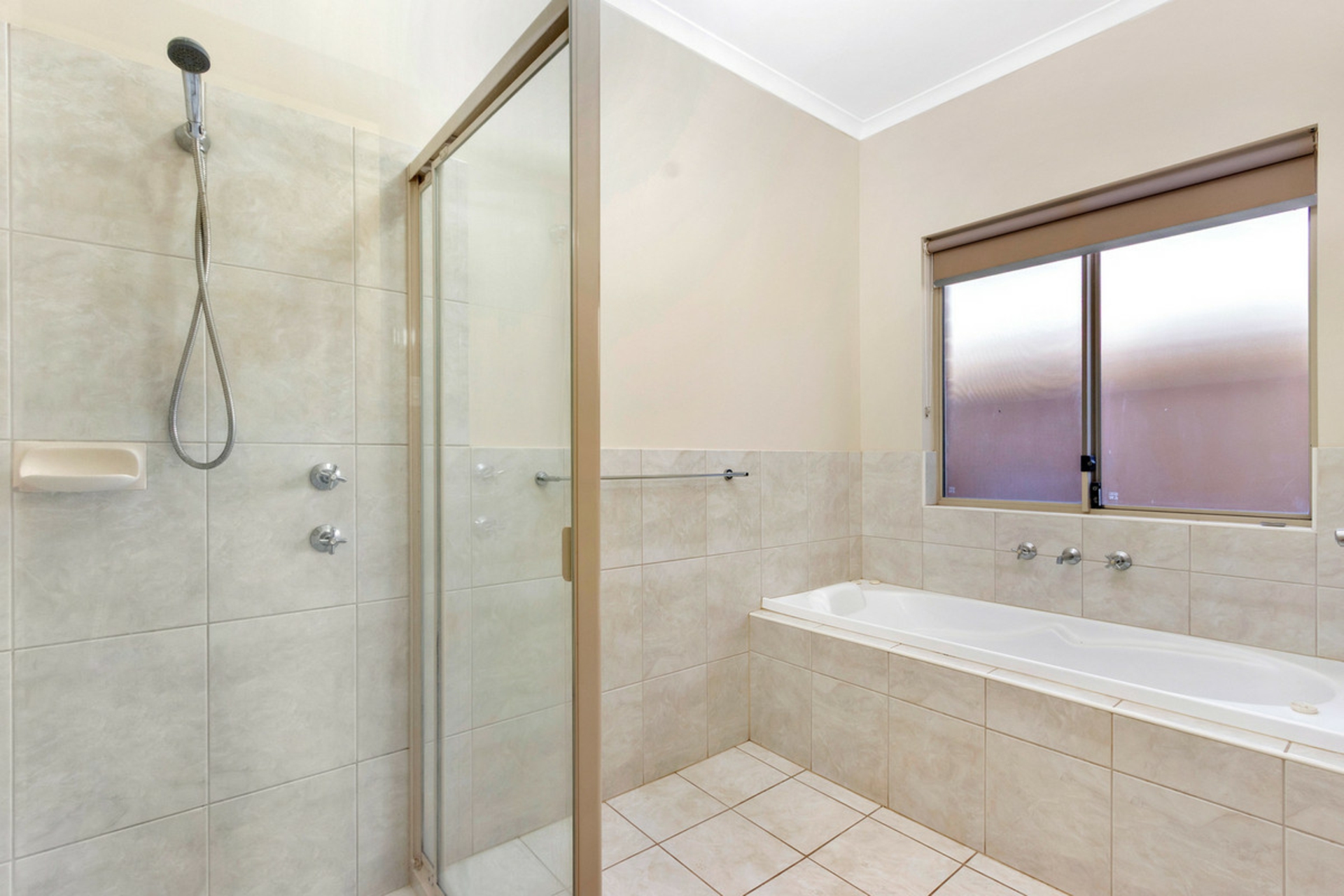 14 Semmens Crescent — photo 15 of 18