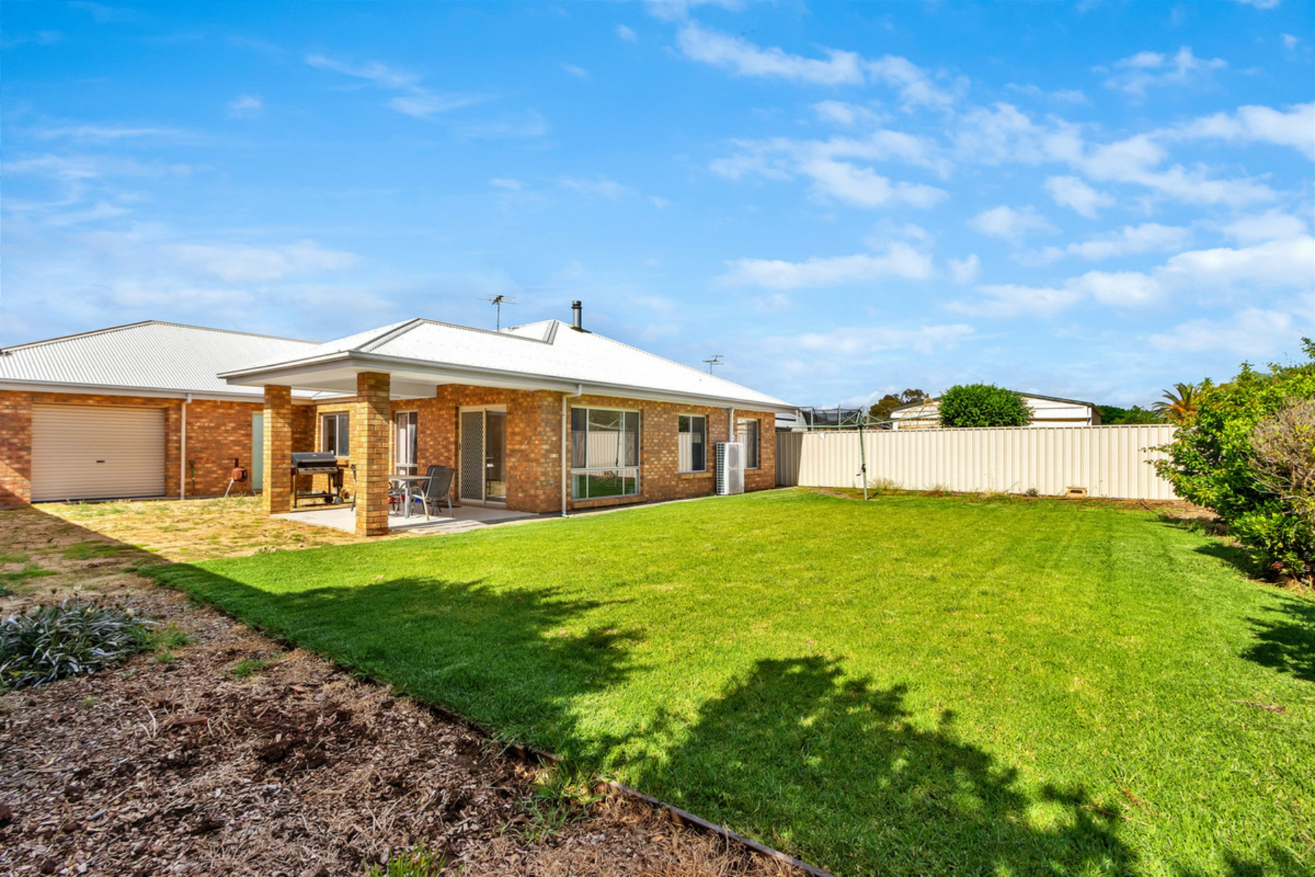 14 Semmens Crescent — photo 17 of 18