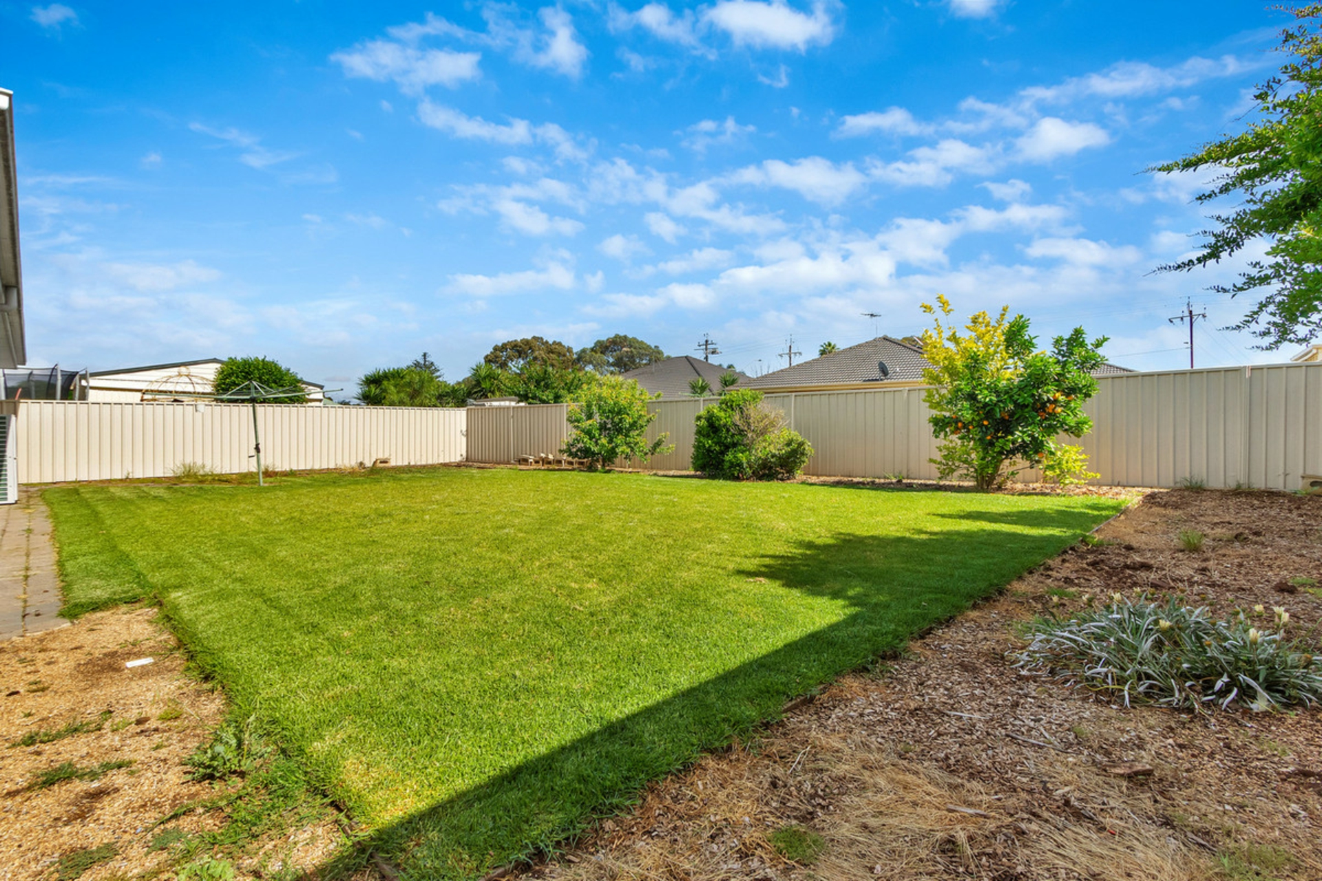 14 Semmens Crescent — photo 18 of 18