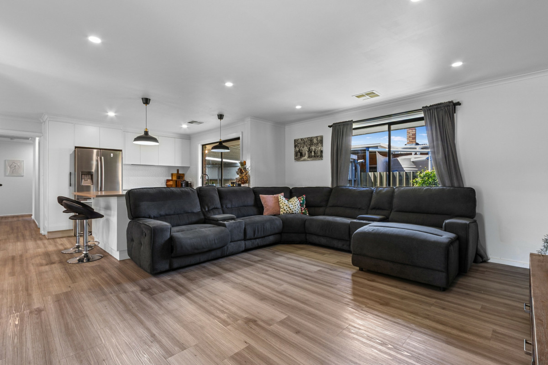 8 Holmes Street — photo 3 of 20