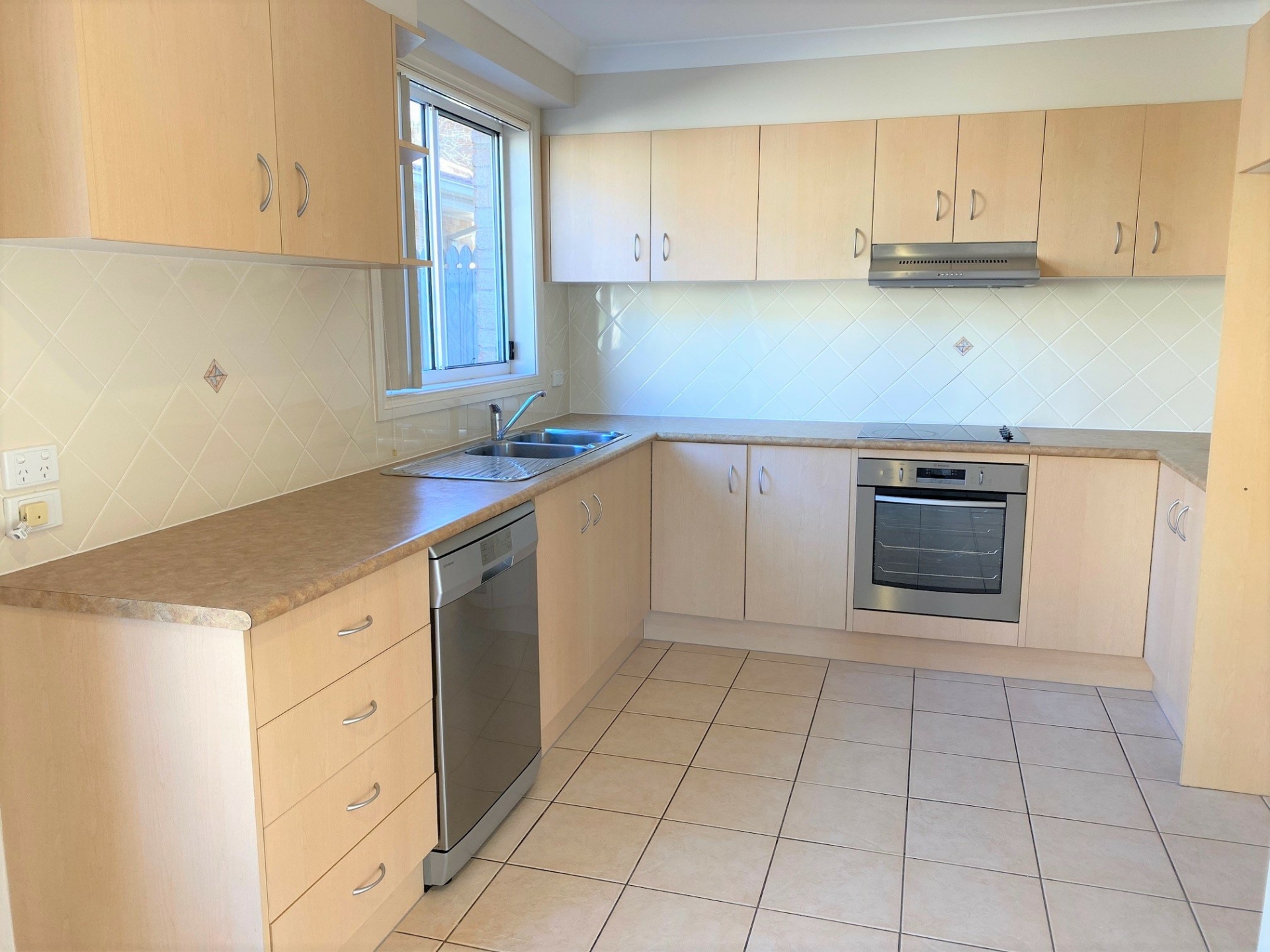 2/24-26 Boollwarroo Pde, SHELLHARBOUR