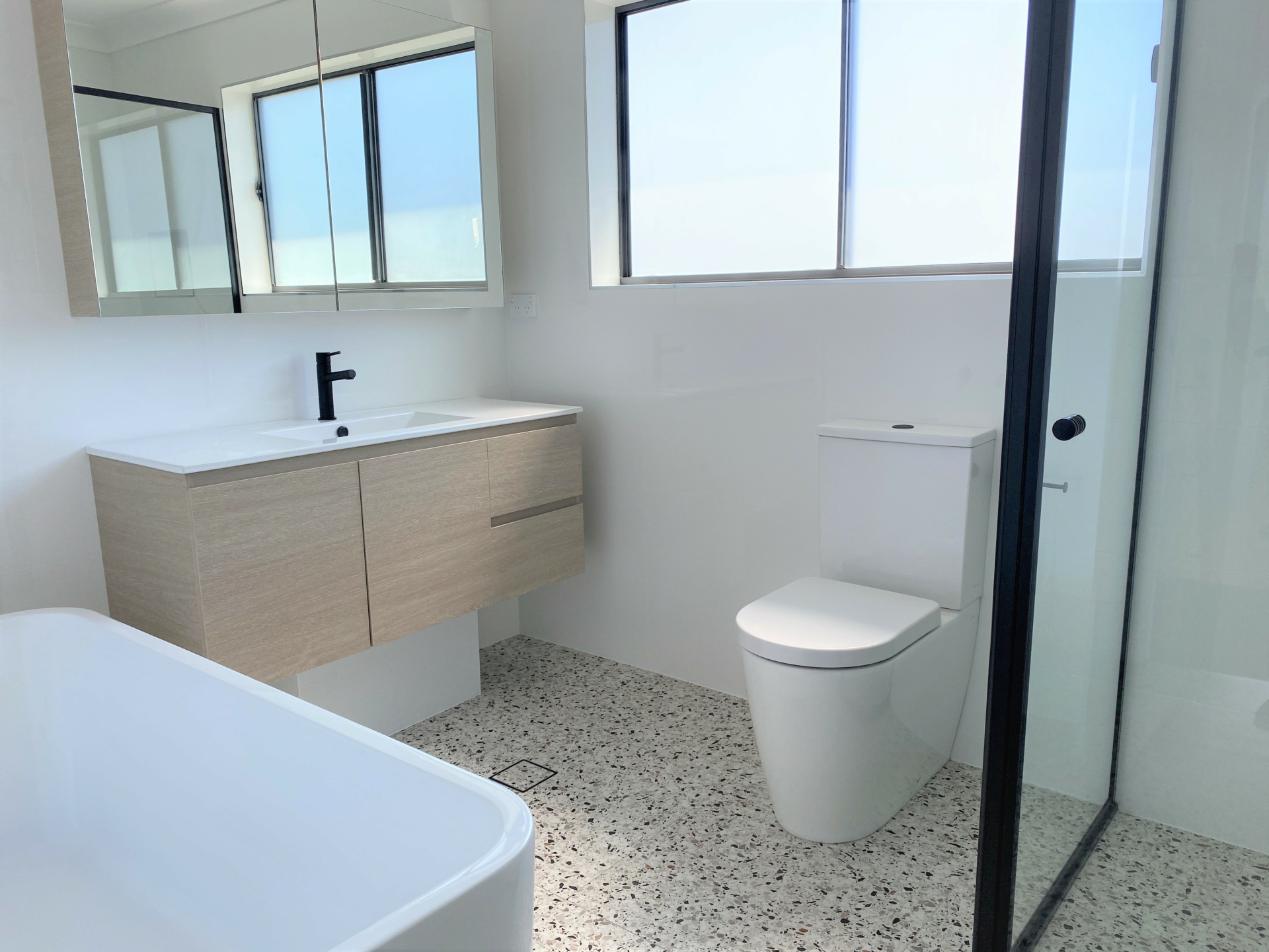 1/126 Lake Entrance Rd, OAK FLATS