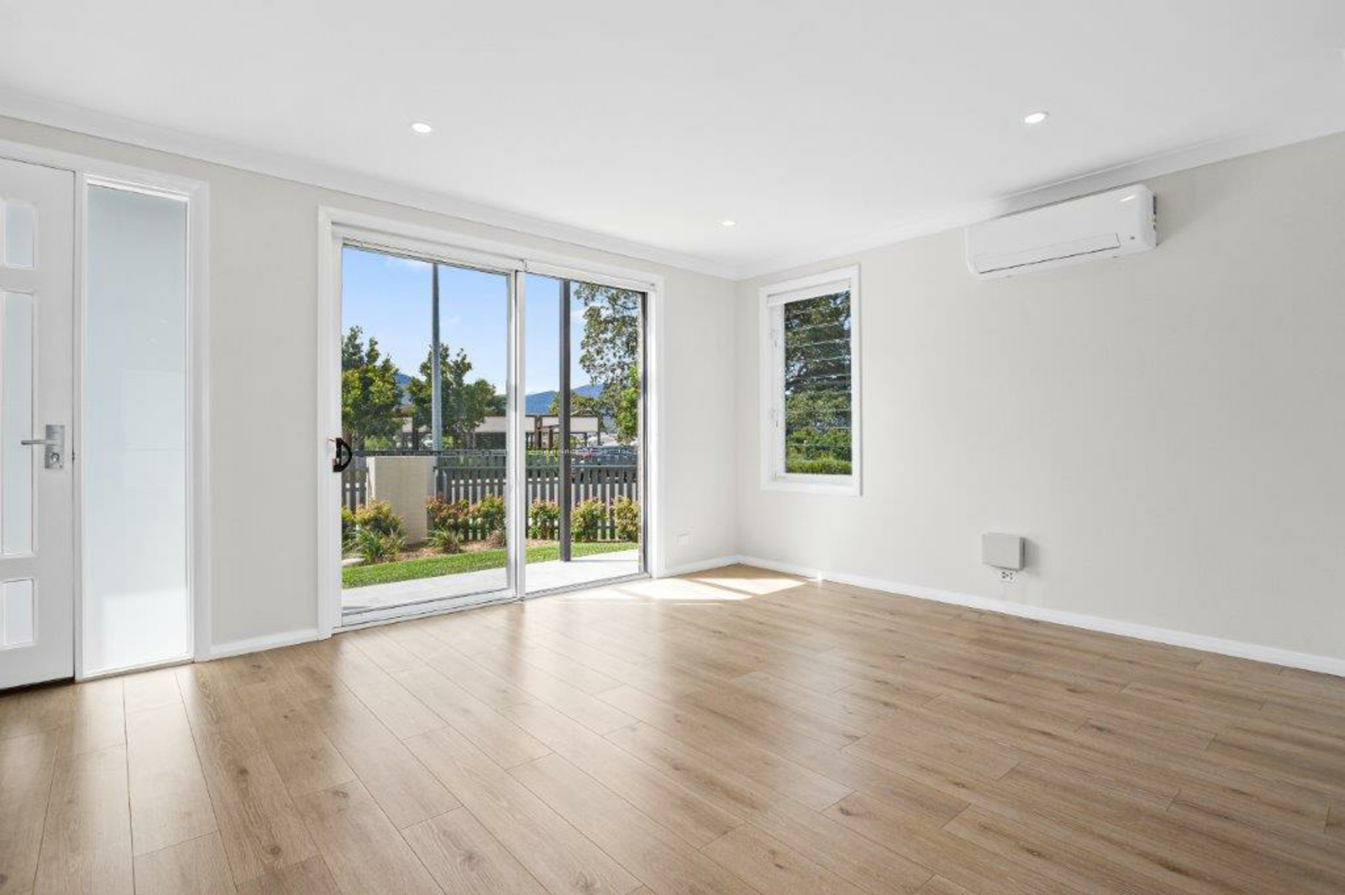 1/41 Bankbook Dr — photo 2 of 20