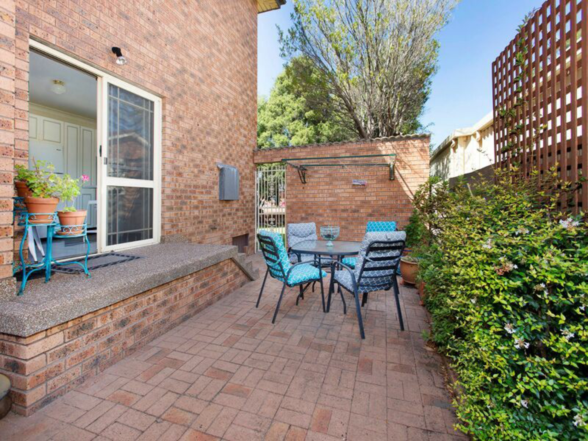 1/125b Koona st, ALBION PARK RAIL