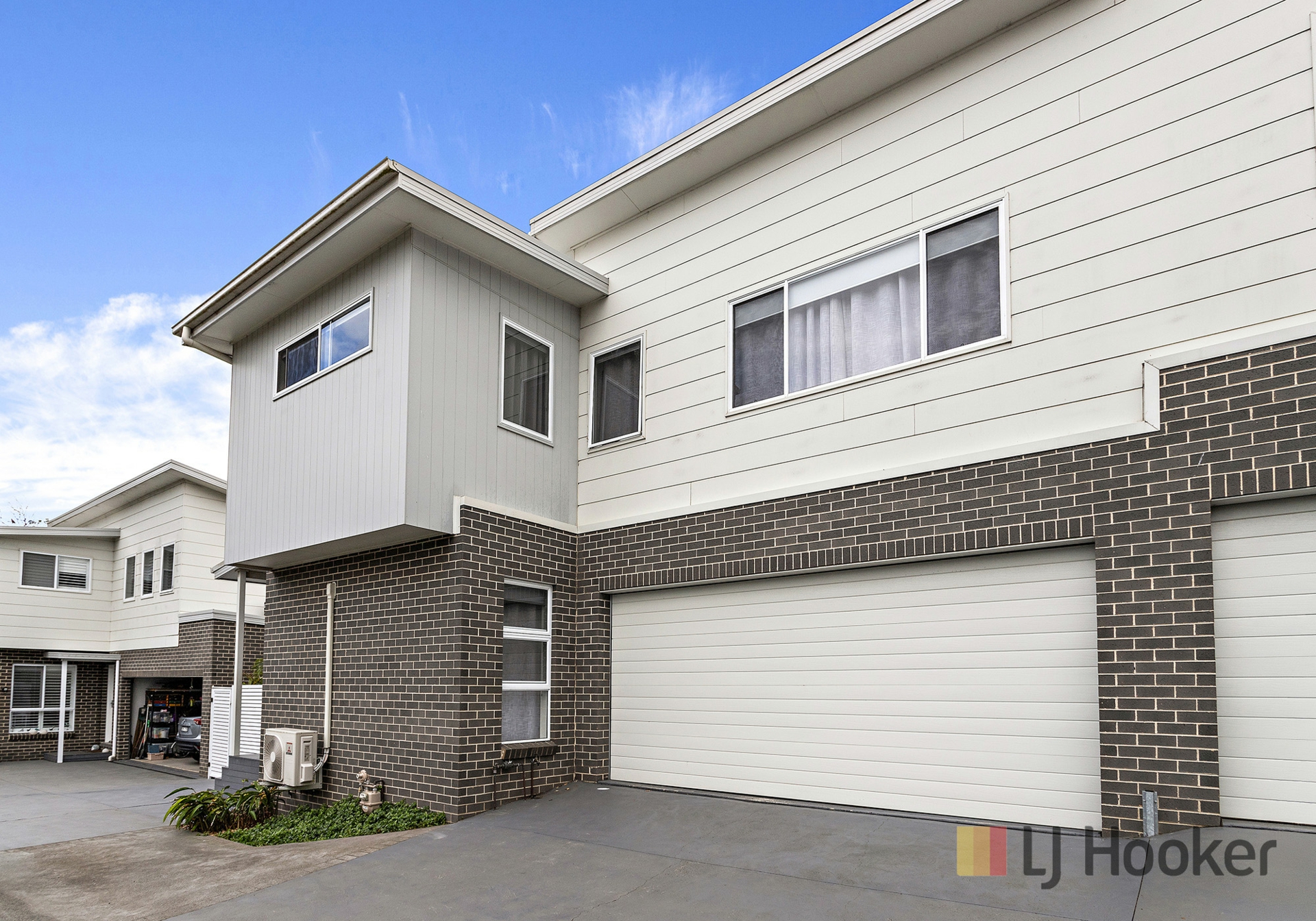 2/21 Theodore Street — photo from LJ Hooker Albion Park Rail
