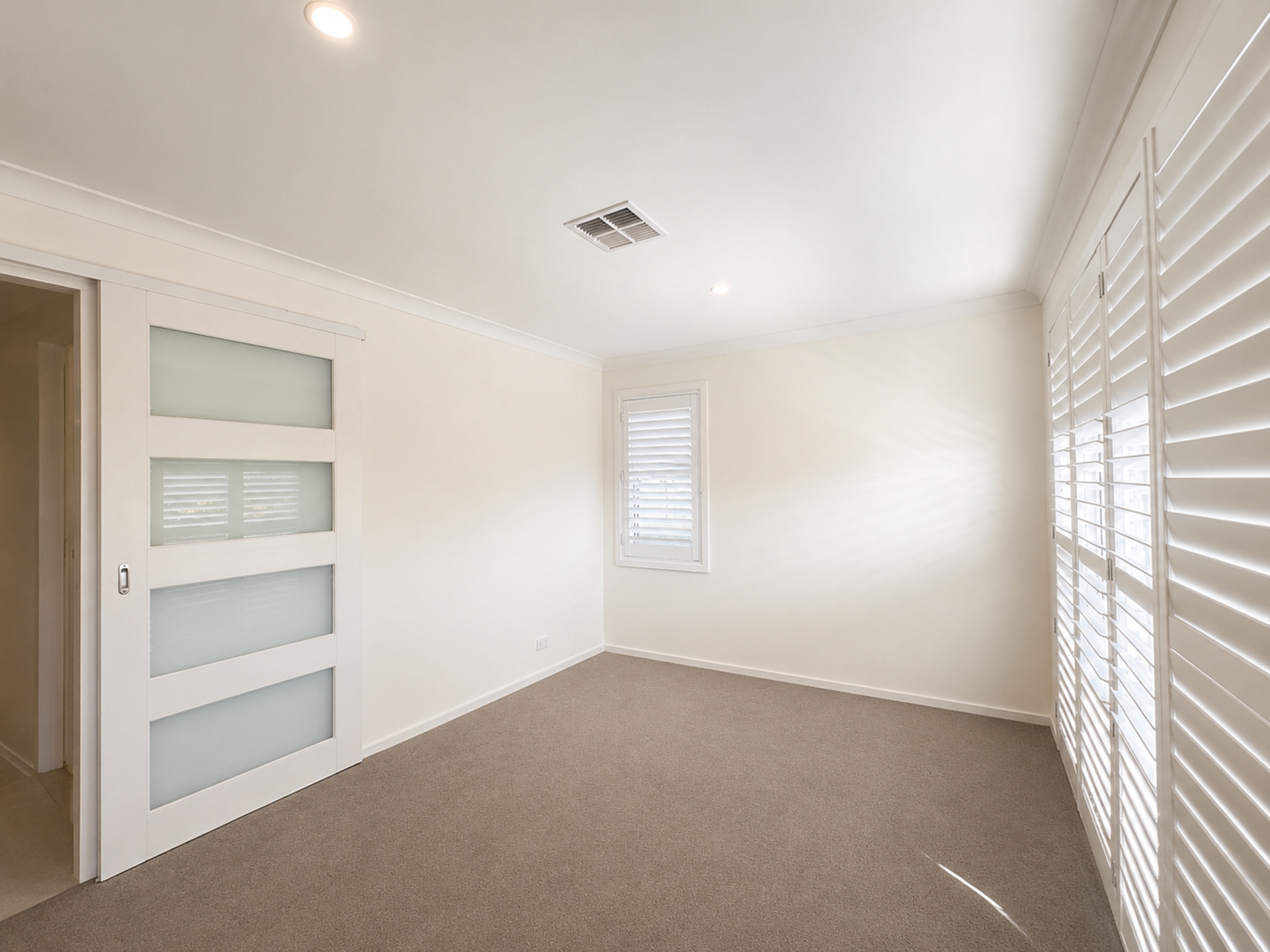 50 Cove Boulevard — photo 11 of 13