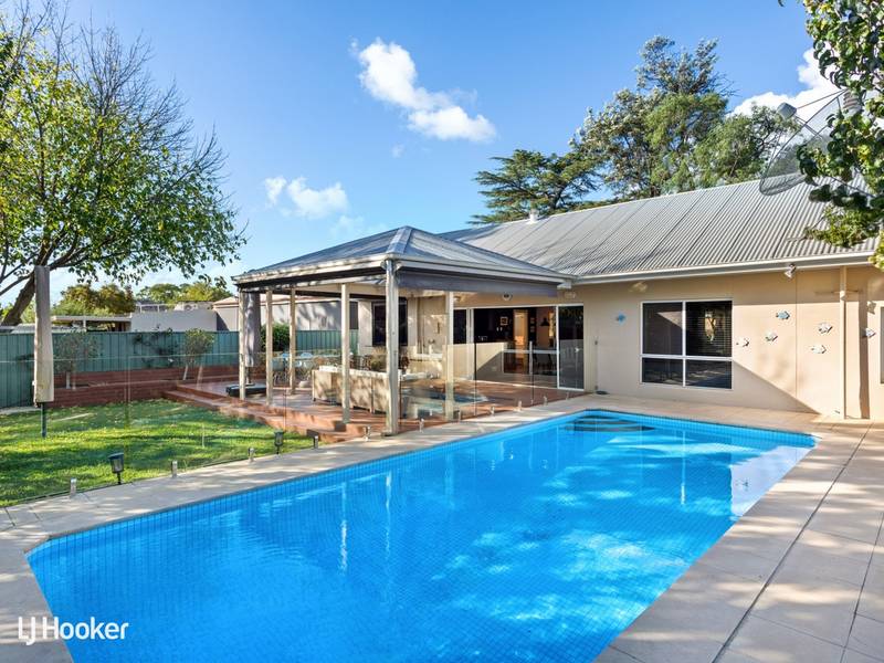 4 Ways Road, MANNINGHAM