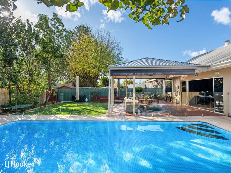 4 Ways Road, MANNINGHAM