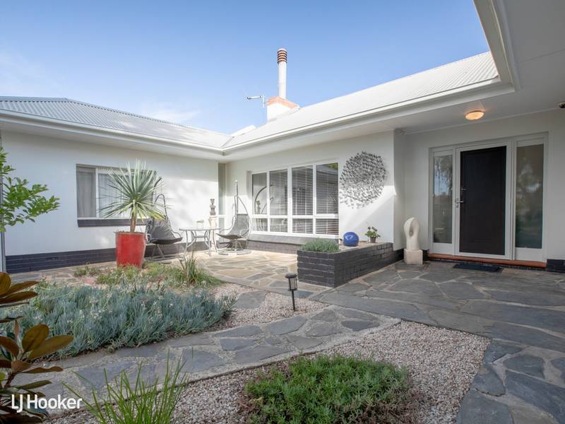 4 Ways Road, MANNINGHAM