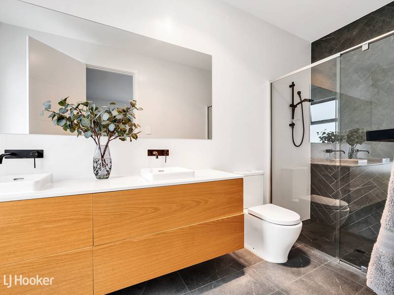 1A Douglas Grove, GLENELG NORTH