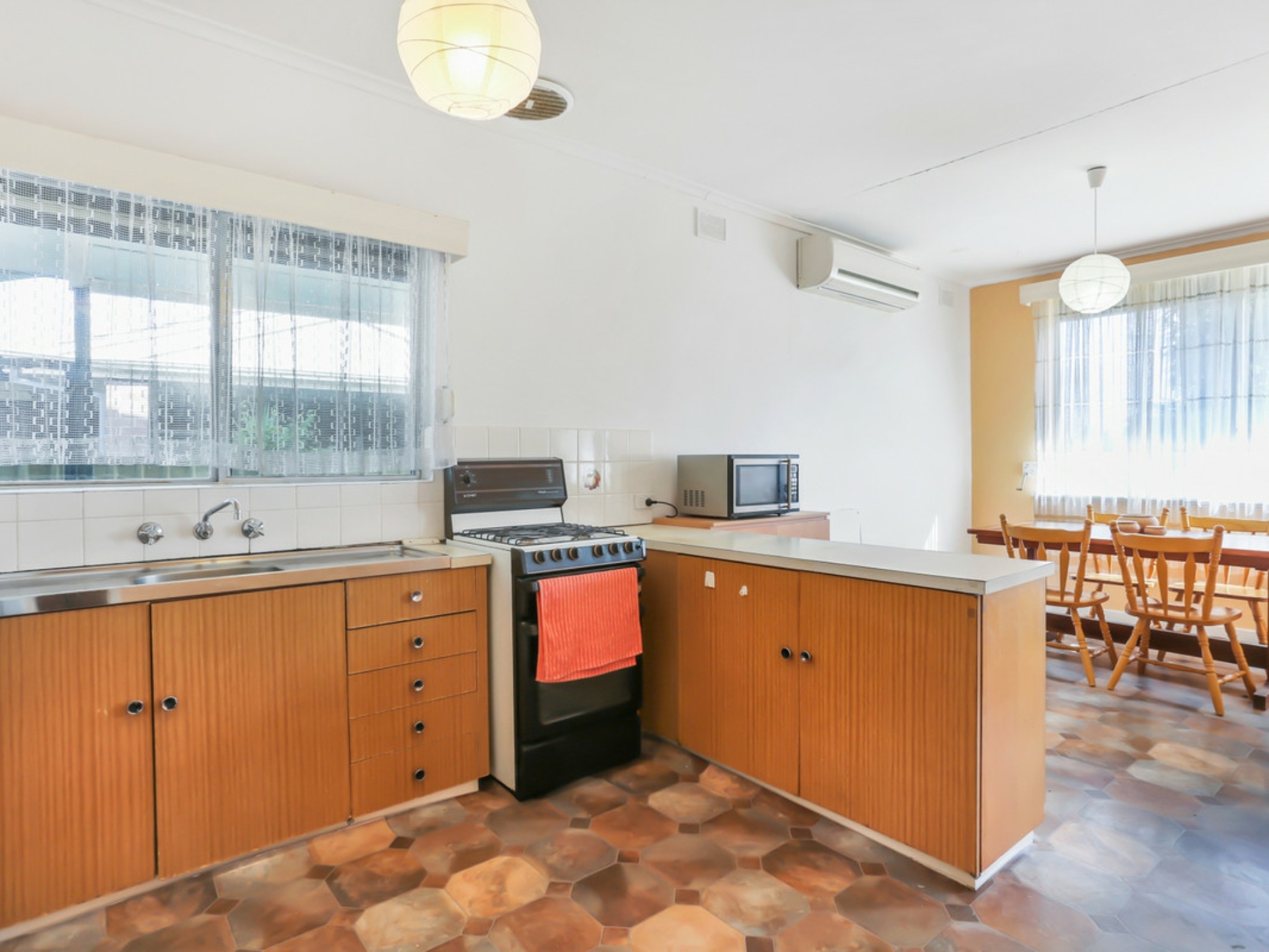 8 Cash Street, ROSTREVOR