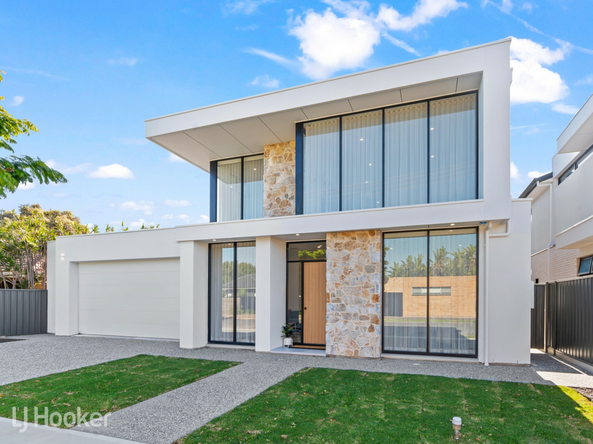 1 La Jolla Avenue, FULHAM