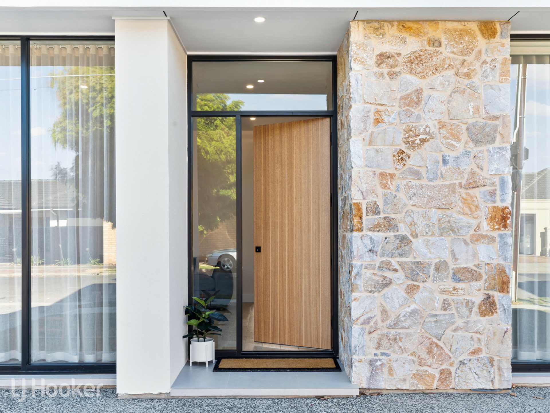 1 La Jolla Avenue, FULHAM