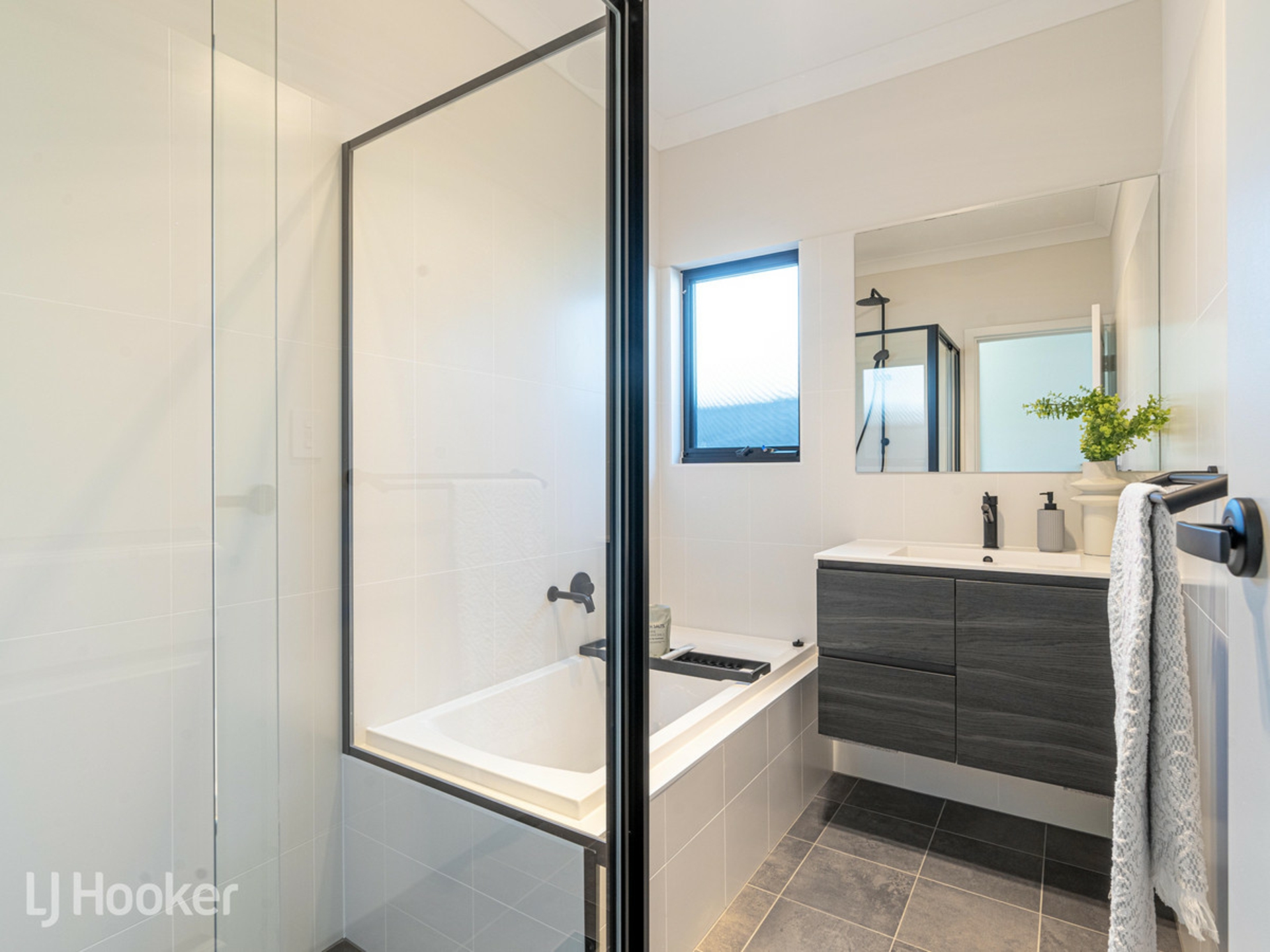1B Braeside Avenue, HOLDEN HILL