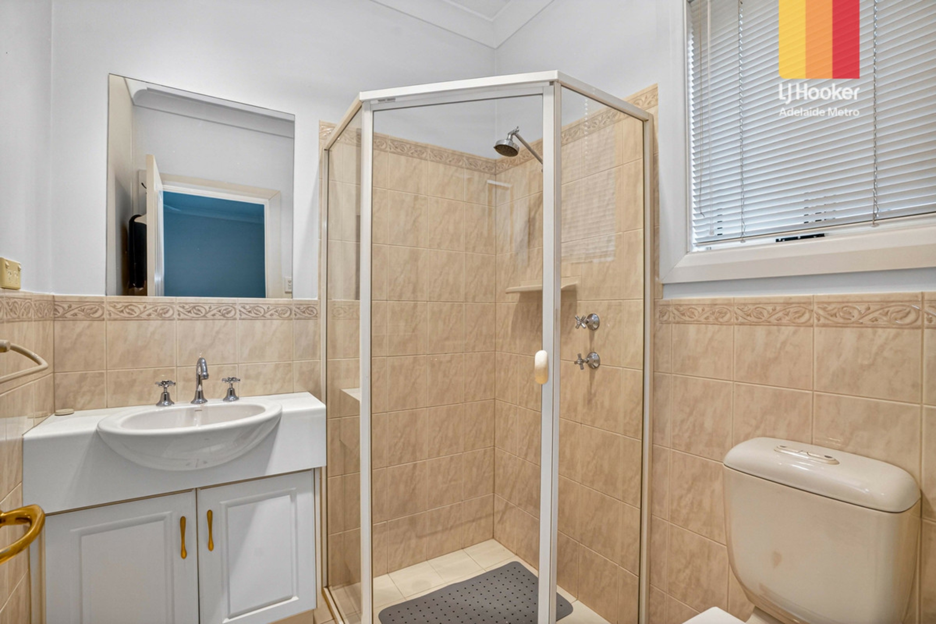 24 Roslind Street — photo 10 of 19