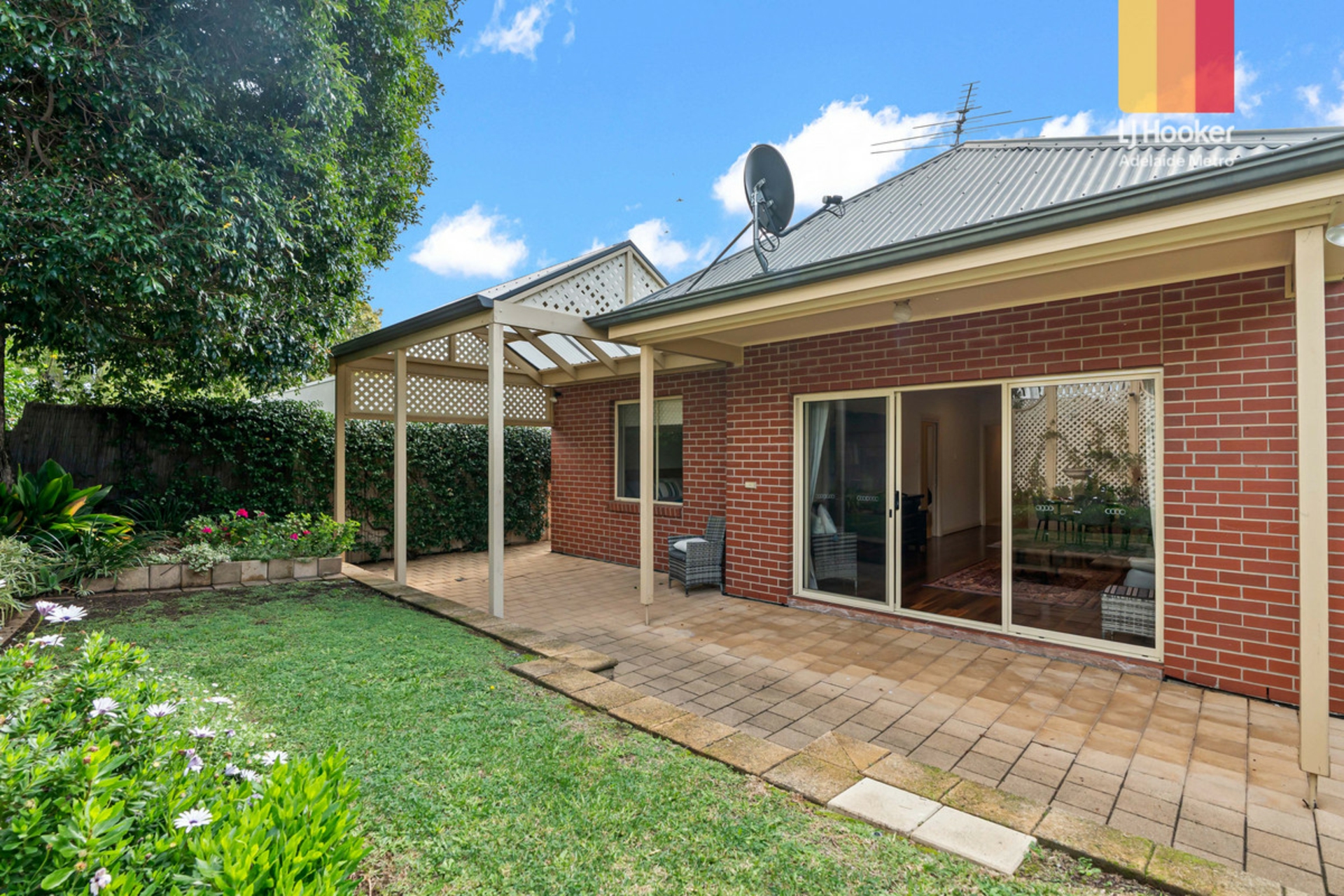 24 Roslind Street — photo 15 of 19