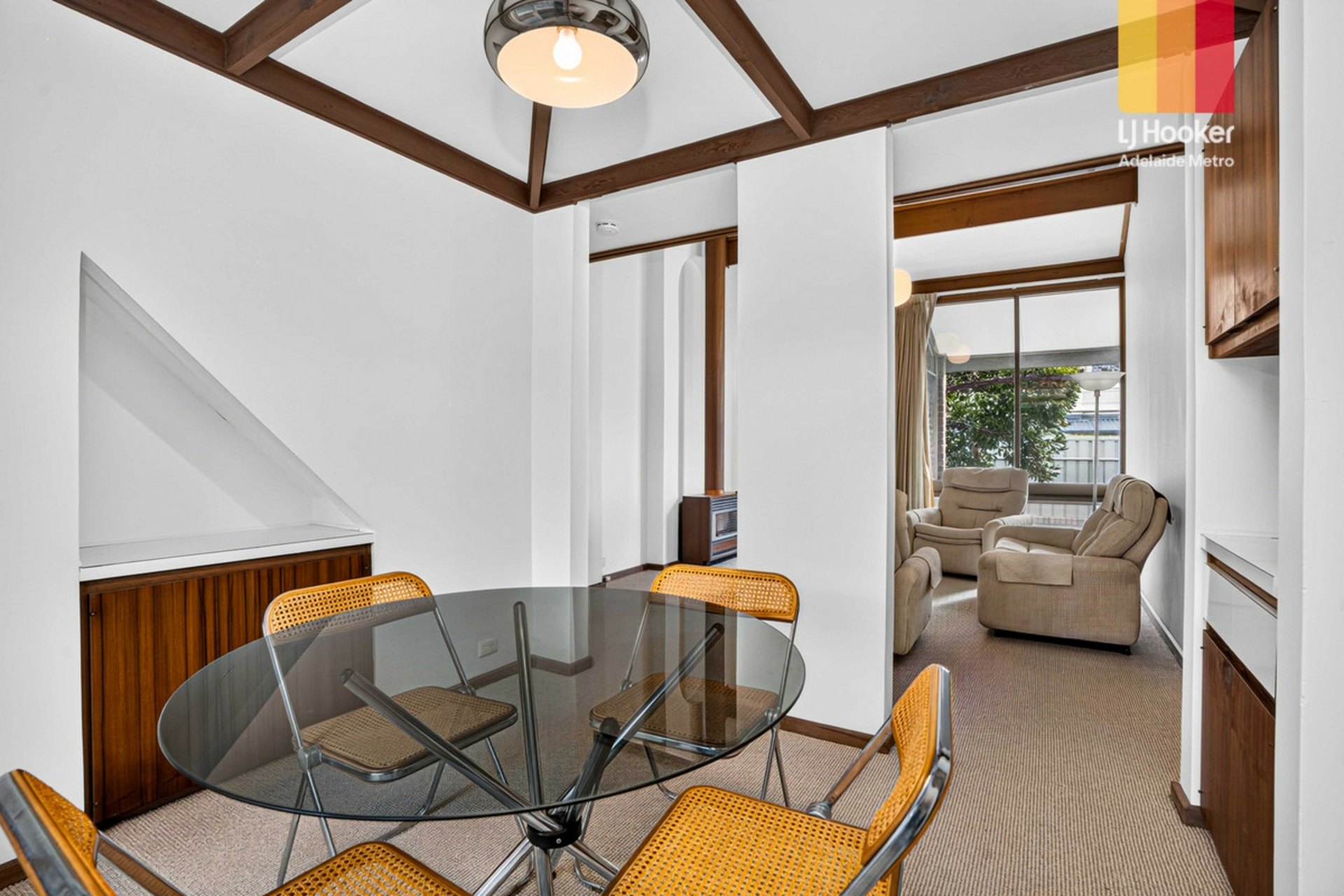 4/211 O G Road — photo 4 of 18