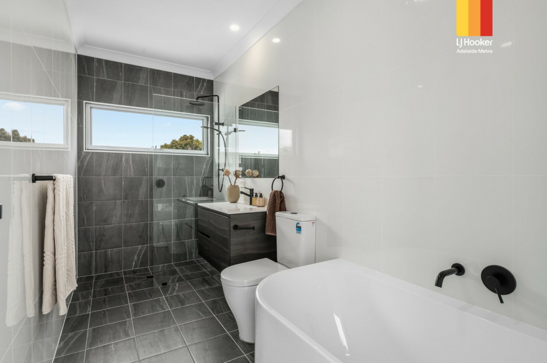 26 & 26B Valetta Road — photo 15 of 19