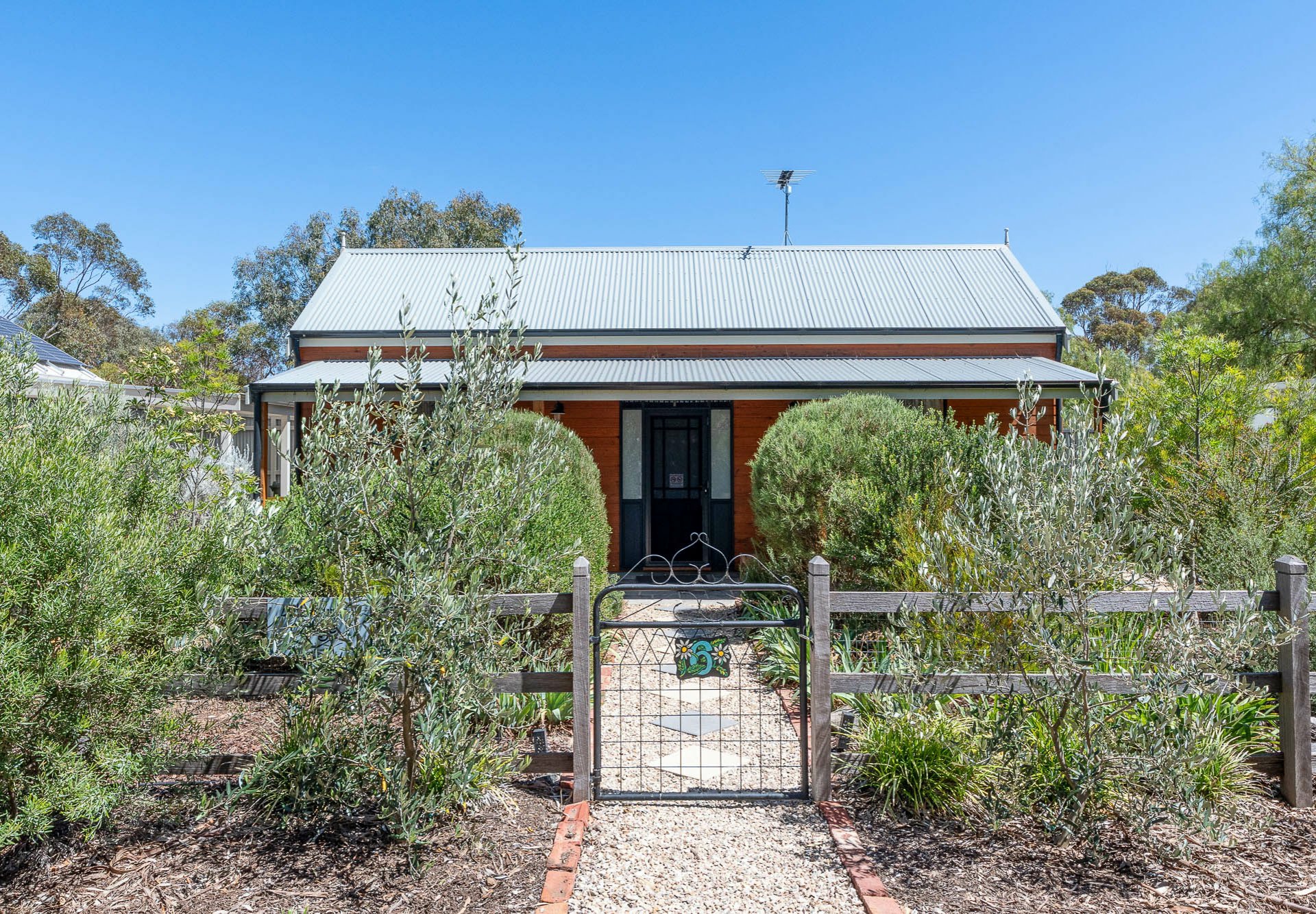 6 Riverview Drive, Callington