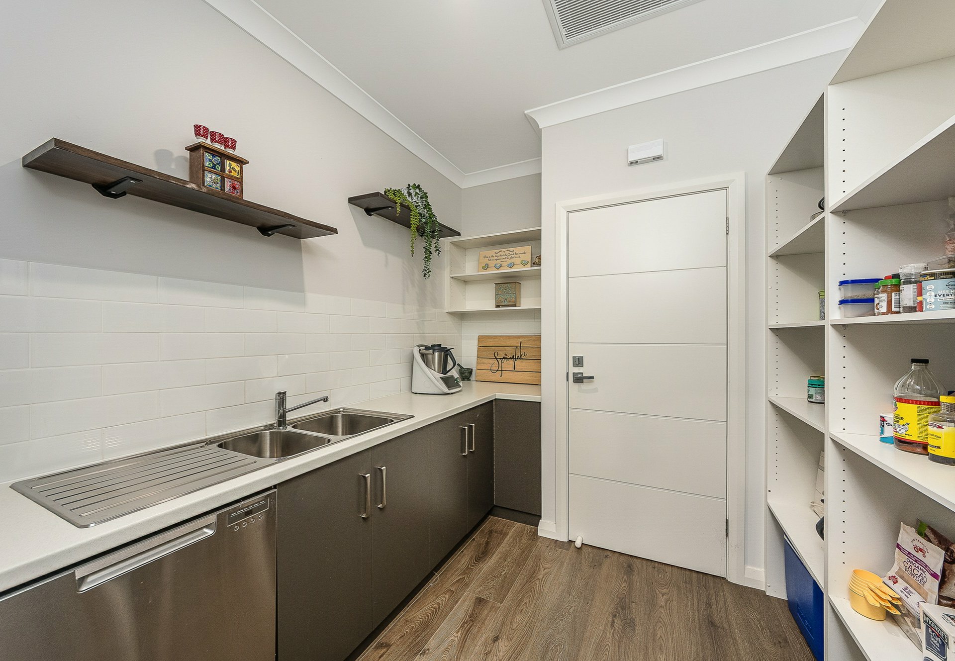 31 Cleland Street — photo 7 of 30