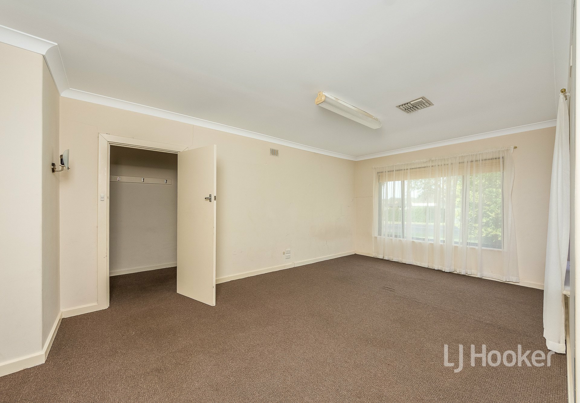 3 Selma Avenue — photo 4 of 20