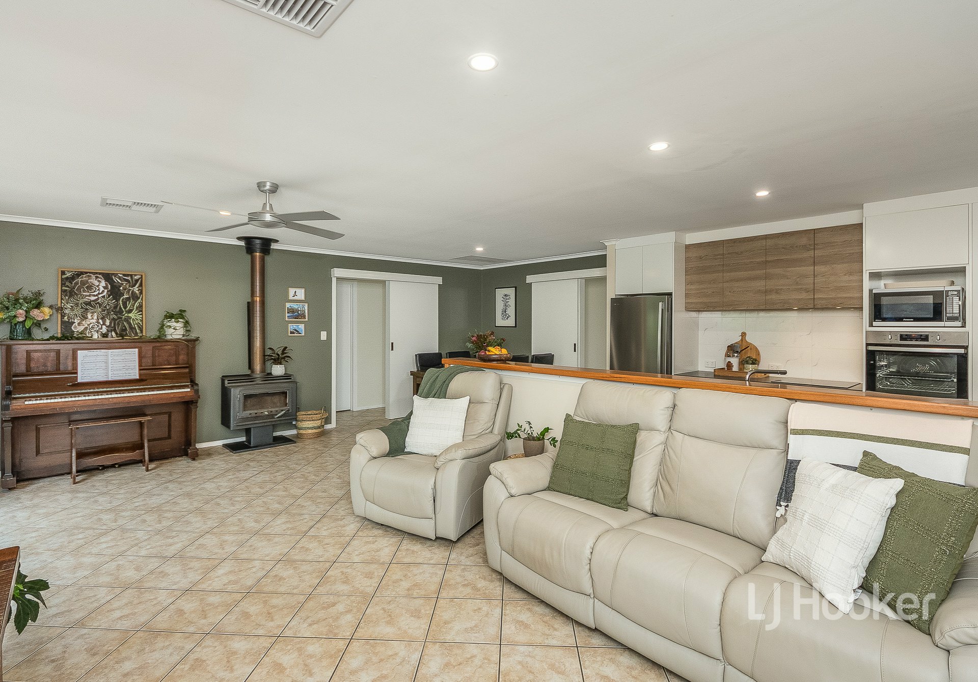 9 Hanny Crescent — photo 4 of 30