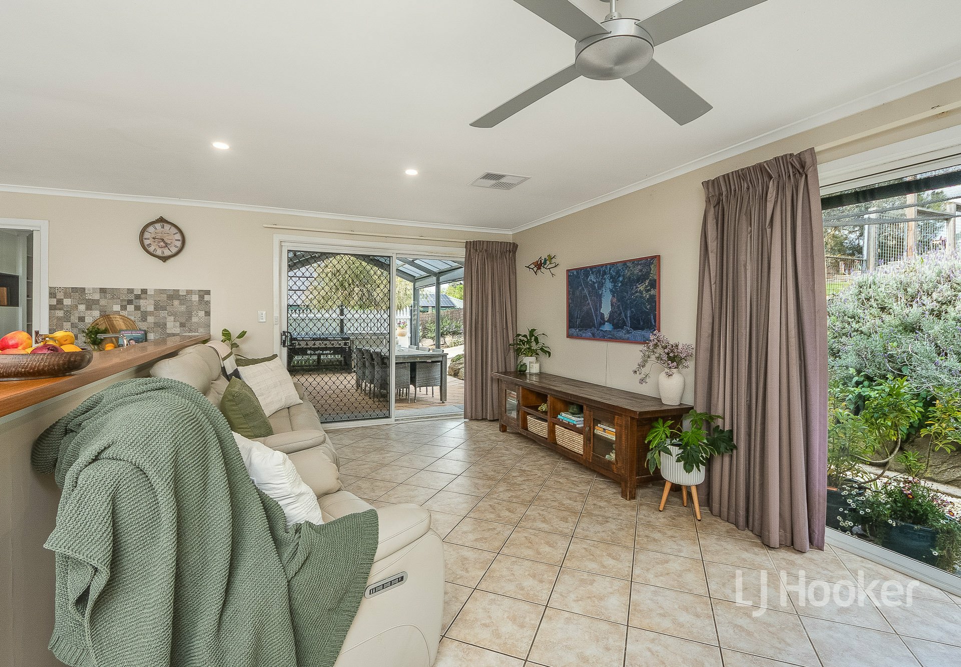 9 Hanny Crescent — photo 5 of 30