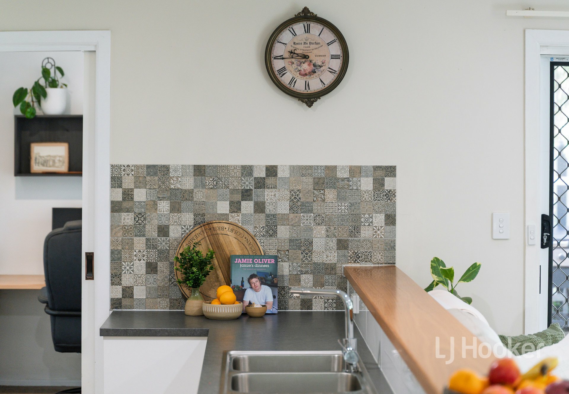 9 Hanny Crescent — photo 11 of 30