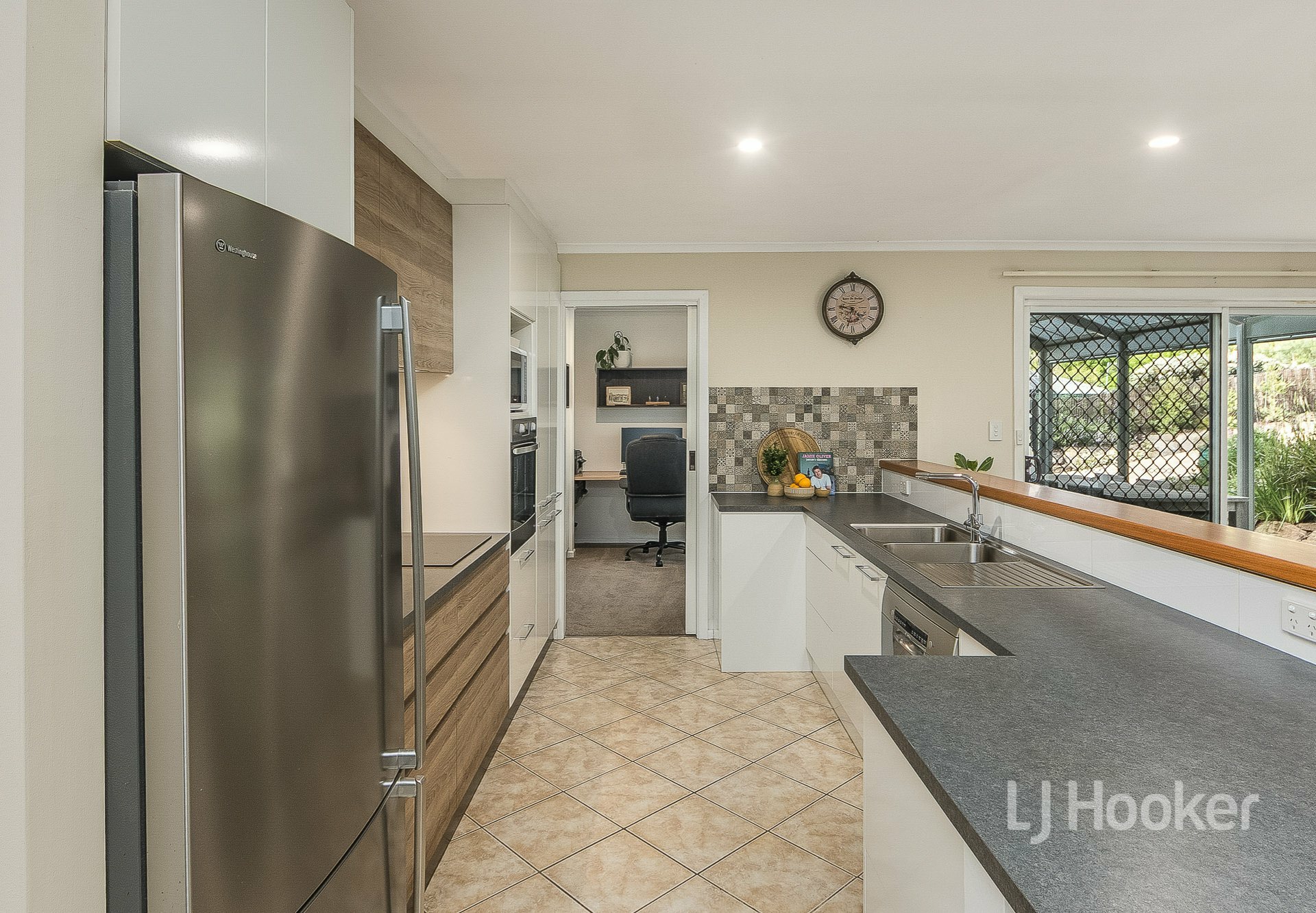 9 Hanny Crescent — photo 12 of 30