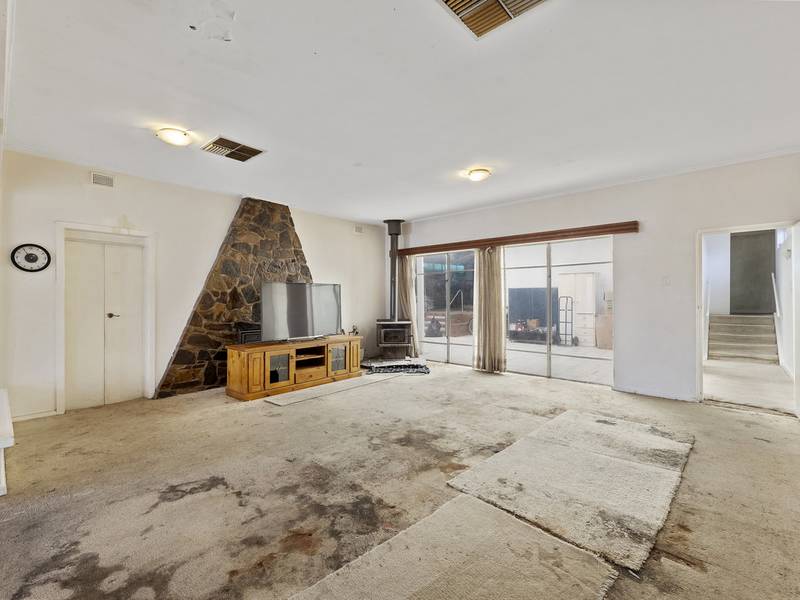 1034 Lower North East Road, HIGHBURY