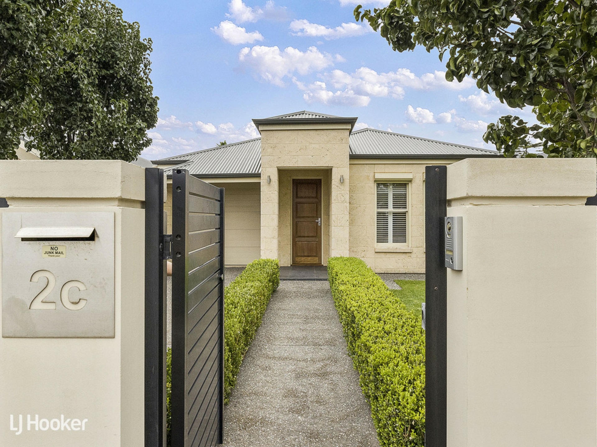 2C Templewood Avenue, MANNINGHAM