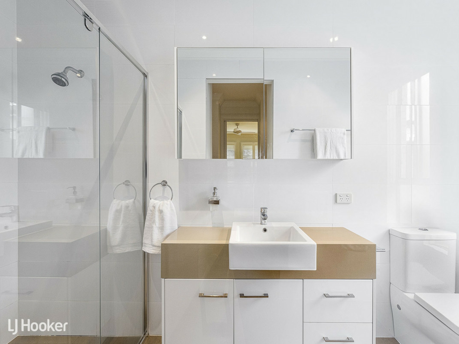 2C Templewood Avenue, MANNINGHAM