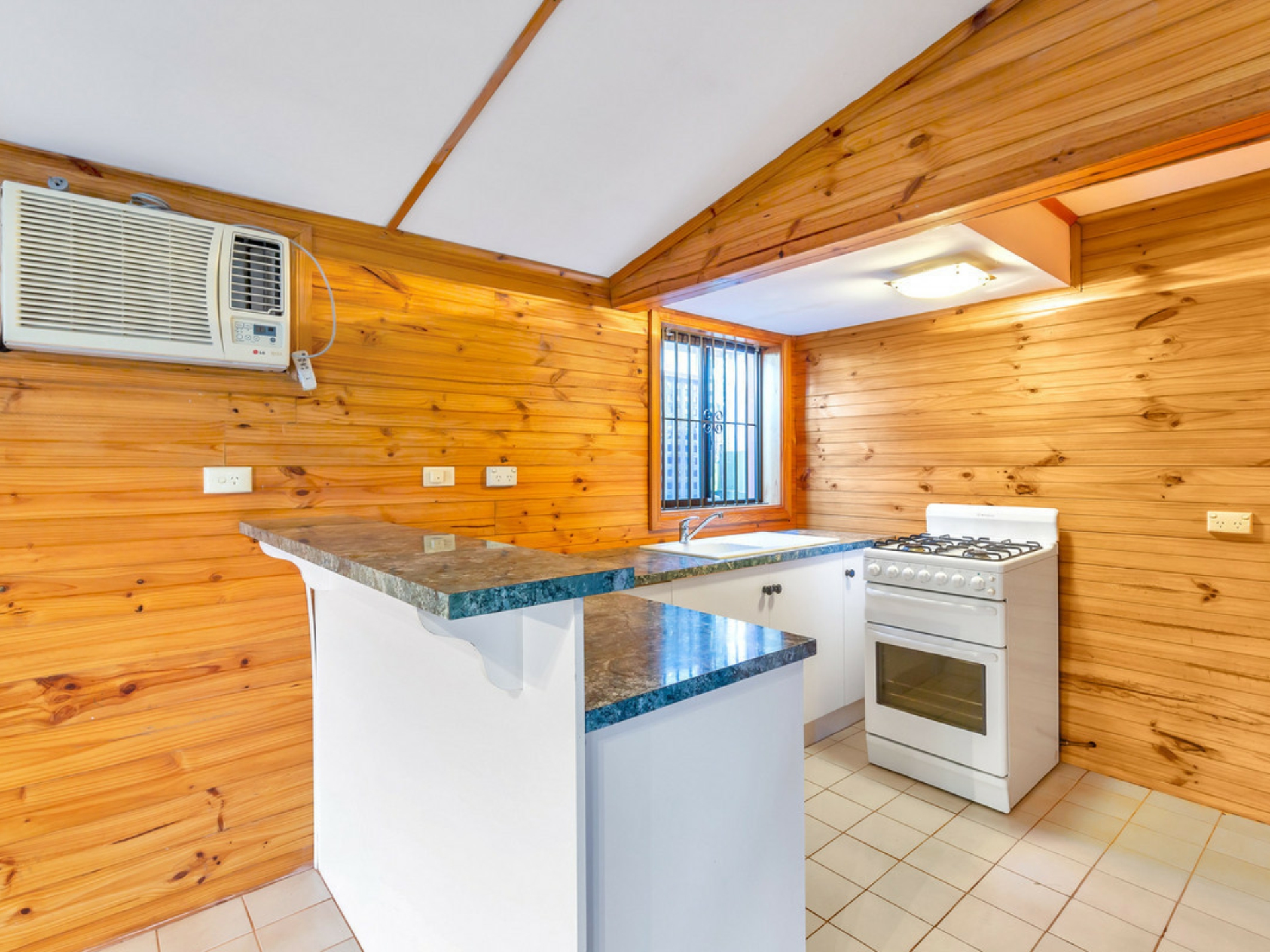 16 Lincoln Road, PARADISE