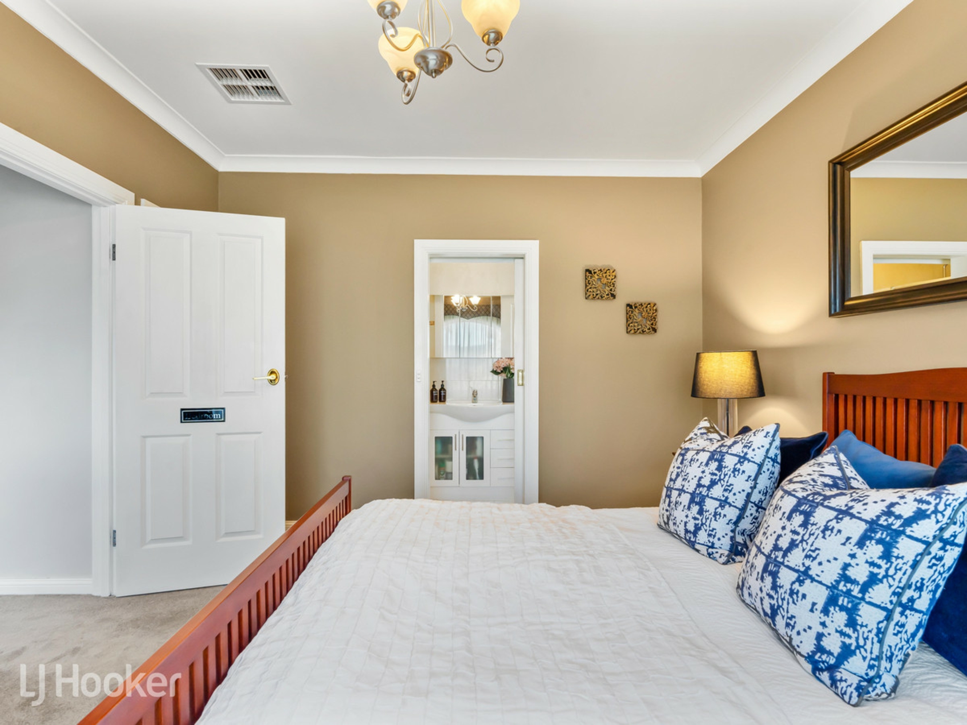 31 Landscape Crescent, HIGHBURY