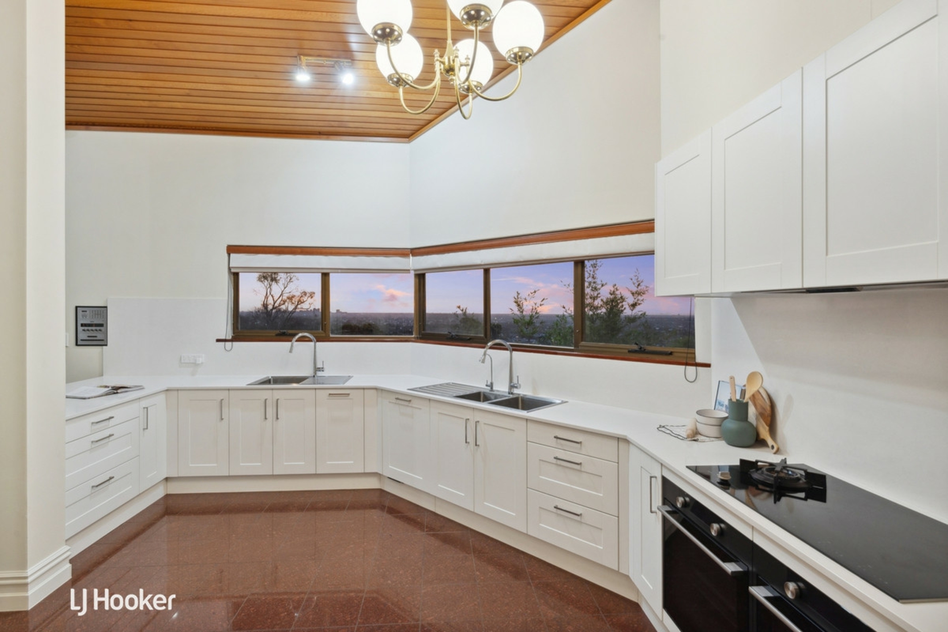 5 Heyes Court, ROSTREVOR