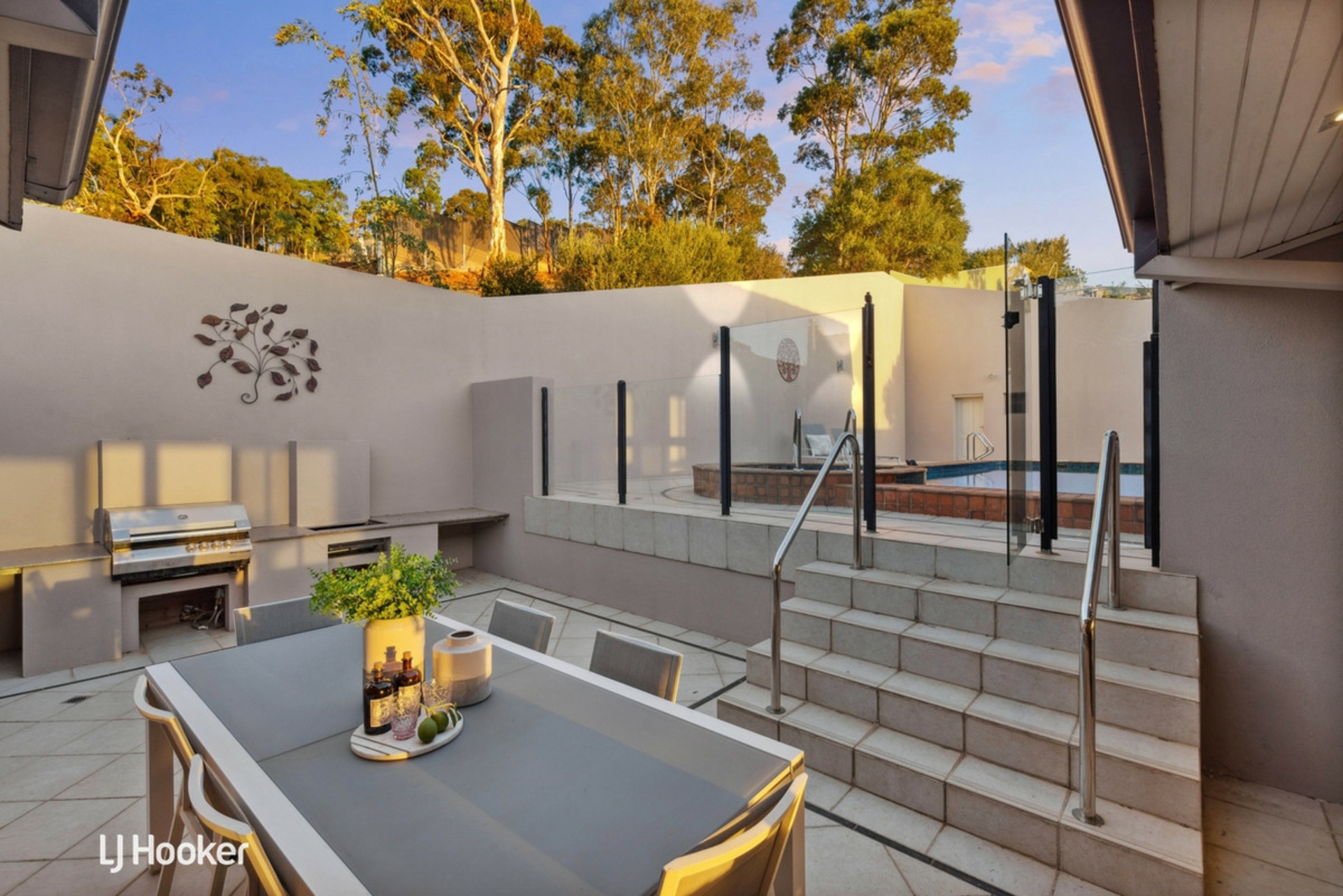 5 Heyes Court, ROSTREVOR