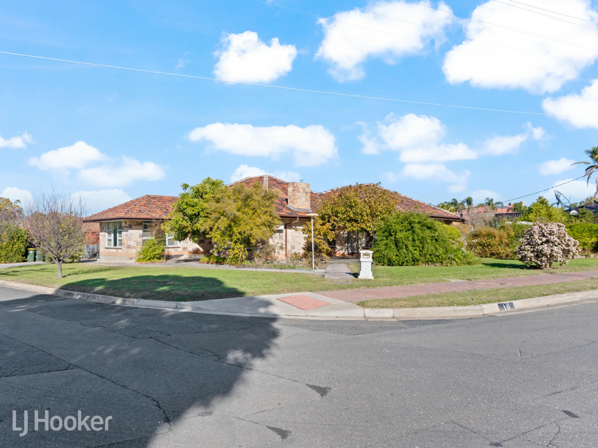 16 Karri Drive, DERNANCOURT