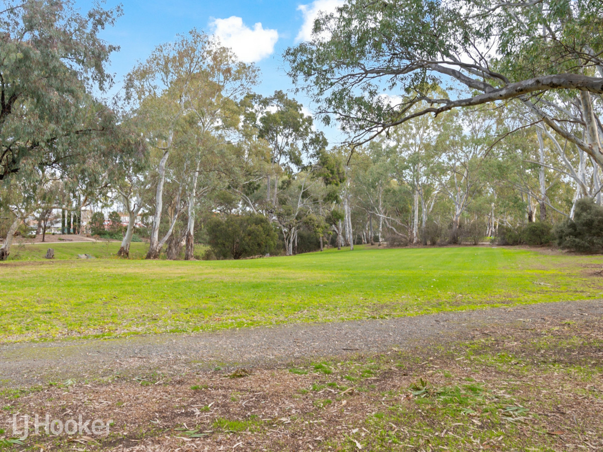 16 Karri Drive, DERNANCOURT