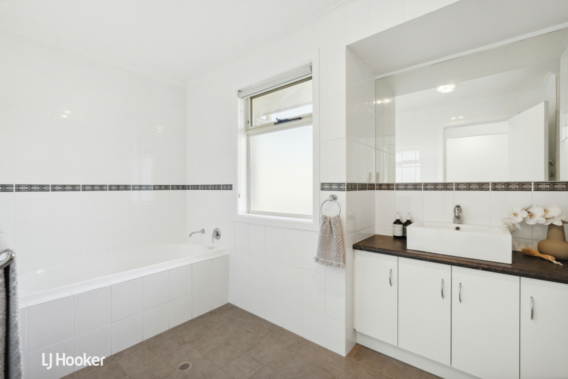 49 Rapid Avenue, LIGHTSVIEW