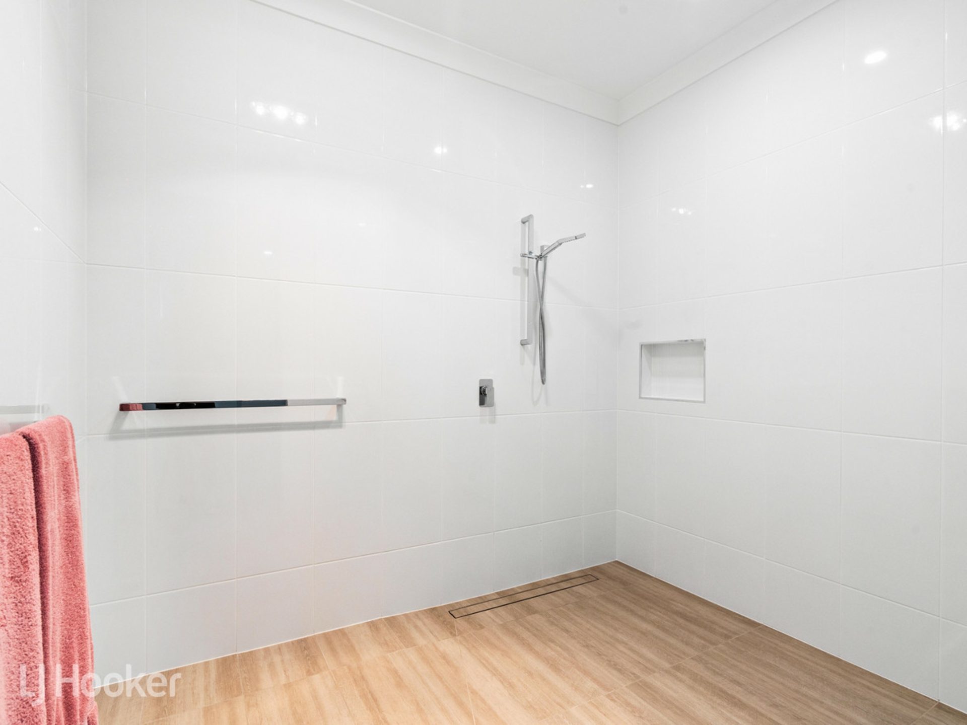 2A Silverlake Crescent, HIGHBURY